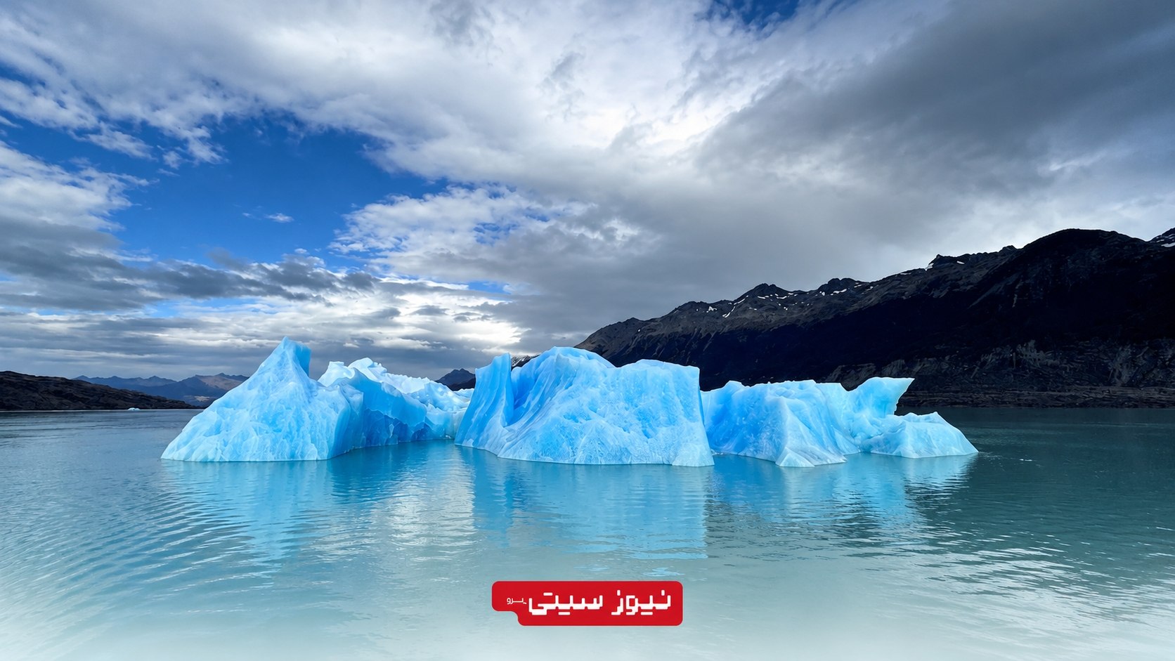 دیتاسنترهای پاتاگونیا؛ چرا غولهای AI به جنوب آرژانتین میروند؟ 1 نمای یخچال طبیعی Perito Moreno در نزدیکی شهر El Calafate در استان Santa Cruz آرژانتین، با دیوارههای عظیم یخی و کوههای پاتاگونیا