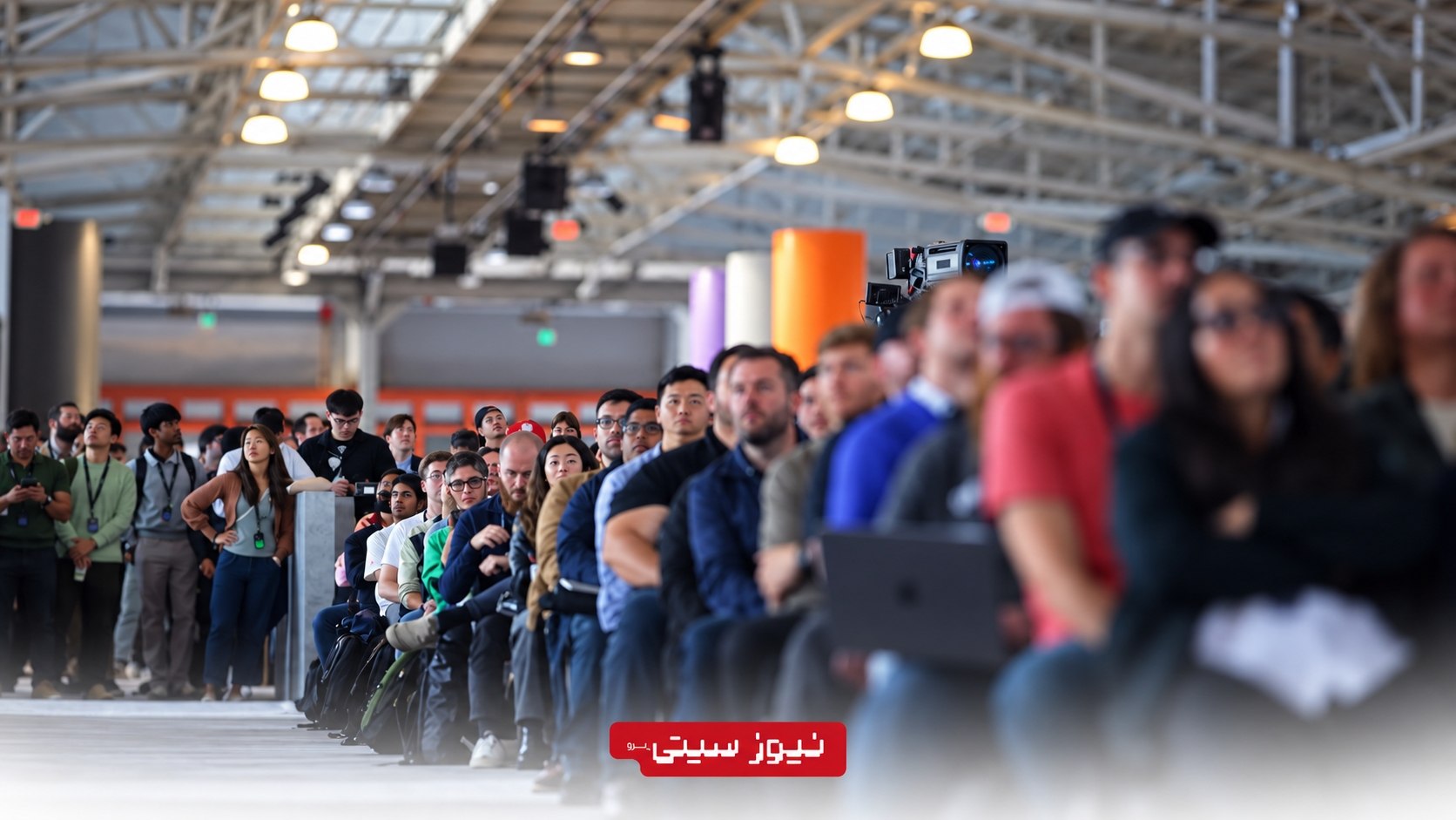 حاضران در رویداد سالانه OpenAI DevDay در سان‌فرانسیسکو هنگام سخنرانی سم آلتمن در 29 سپتامبر 2026